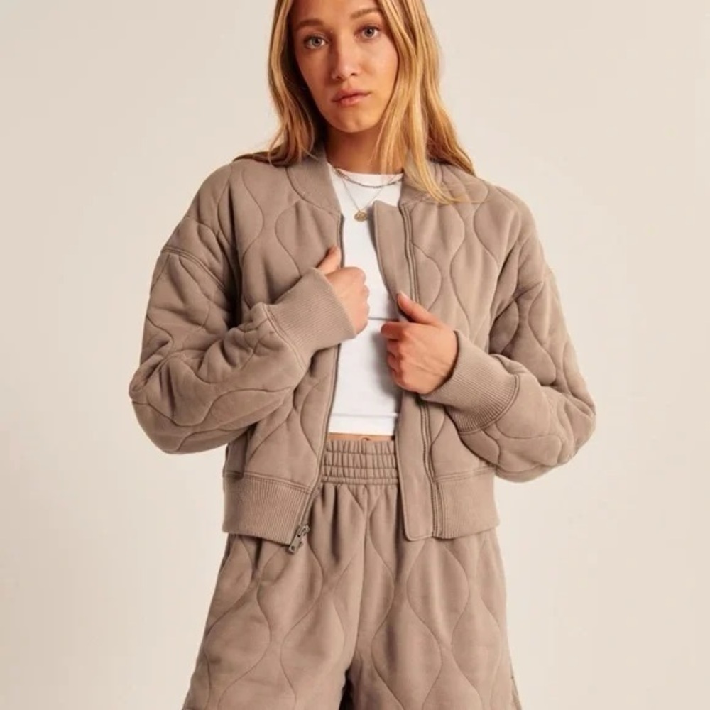 MATCHING SET: Abercrombie Quilted Jacket + Shorts – Beige, Size L